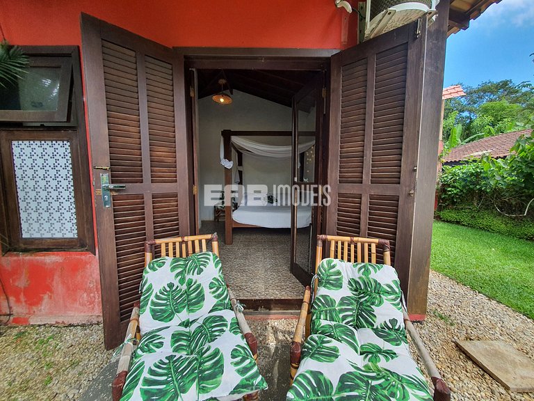 Casa com 4 suítes a 150m da praia de Itamambuca