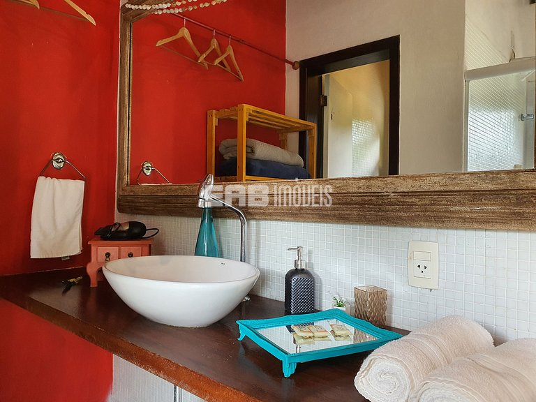 Casa com 4 suítes a 150m da praia de Itamambuca