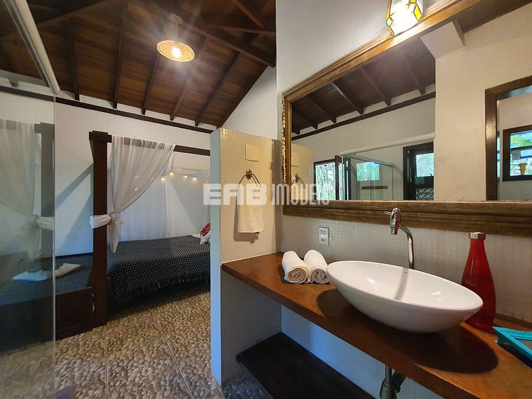 Casa com 4 suítes a 150m da praia de Itamambuca