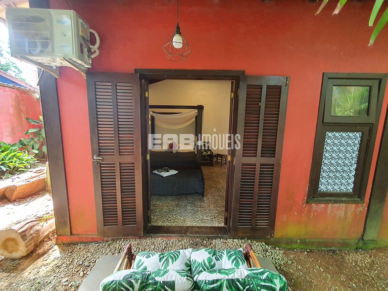 Casa com 4 suítes a 150m da praia de Itamambuca