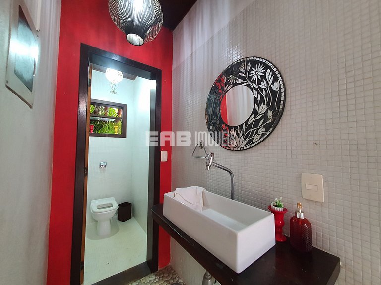 Casa com 4 suítes a 150m da praia de Itamambuca