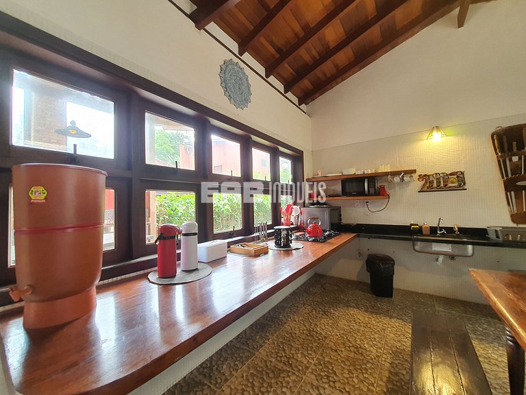 Casa com 4 suítes a 150m da praia de Itamambuca