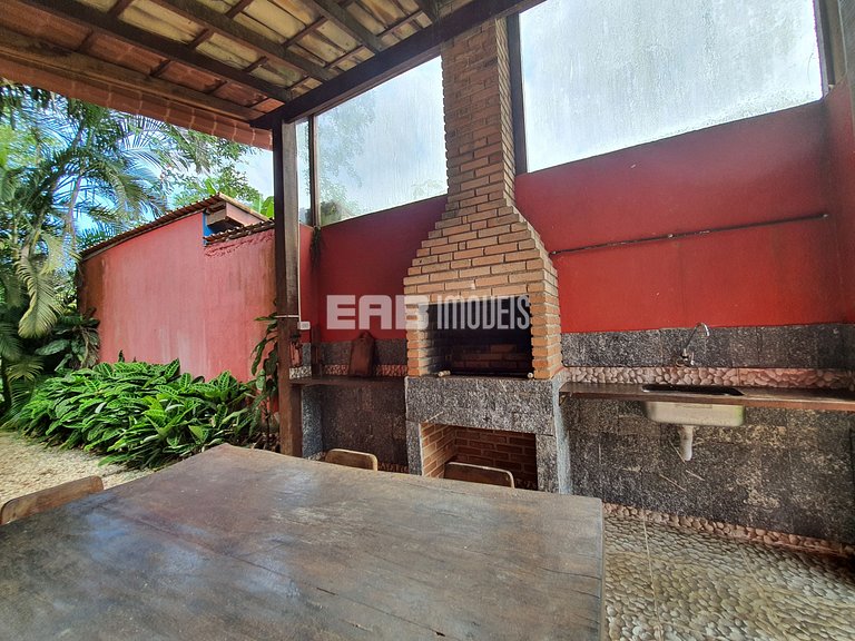 Casa com 4 suítes a 150m da praia de Itamambuca