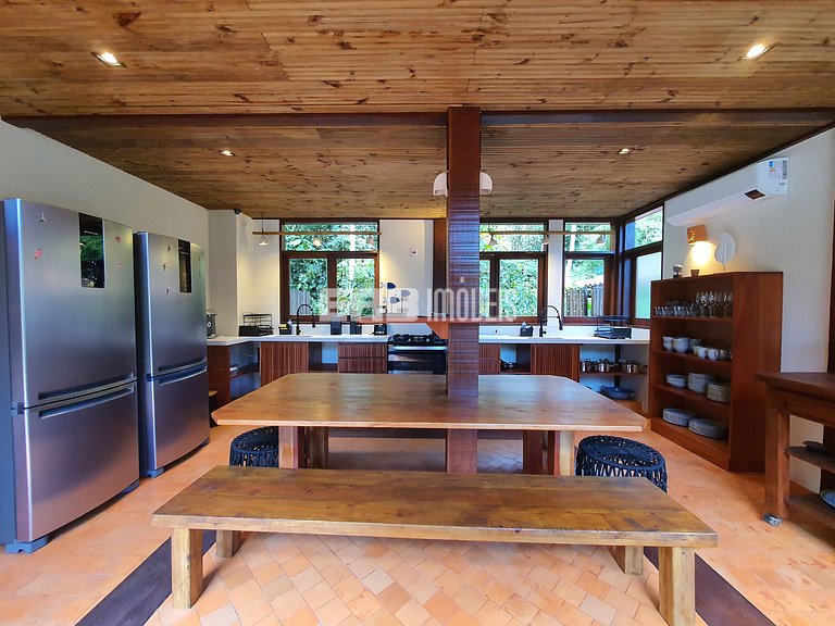 Casa com 5 suítes em Itamambuca