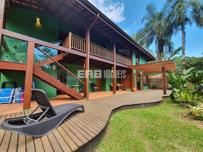 Casa com 5 suítes em Itamambuca