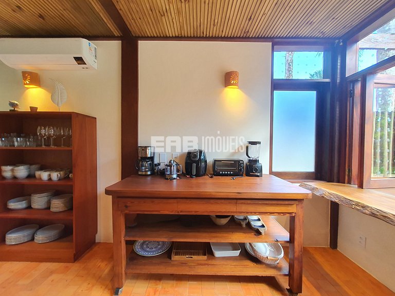 Casa com 5 suítes em Itamambuca