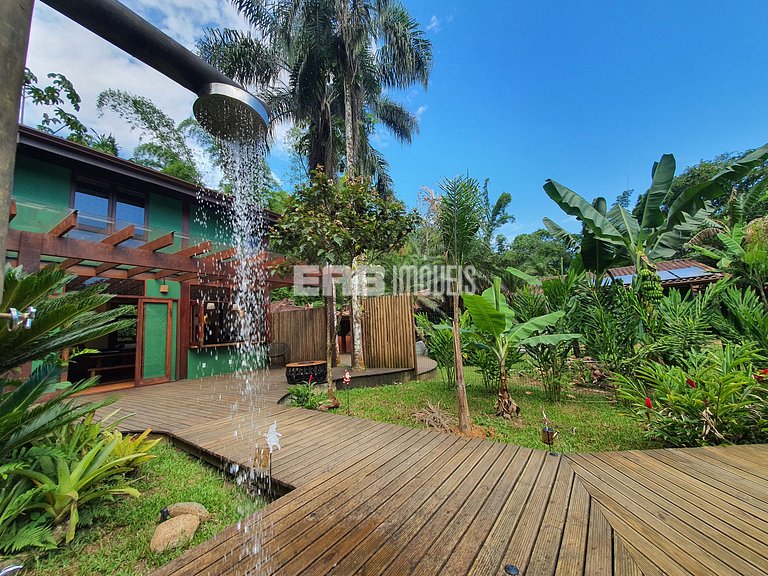 Casa com 5 suítes em Itamambuca