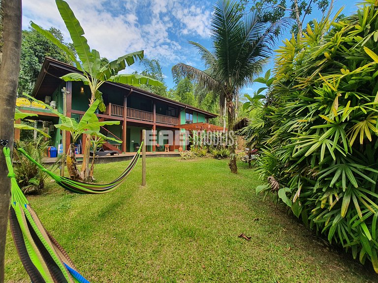 Casa com 5 suítes em Itamambuca