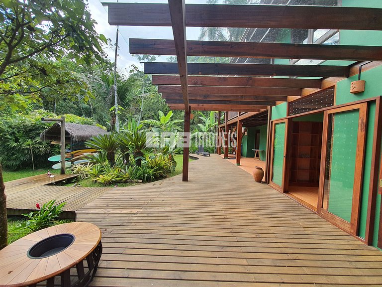 Casa com 5 suítes em Itamambuca