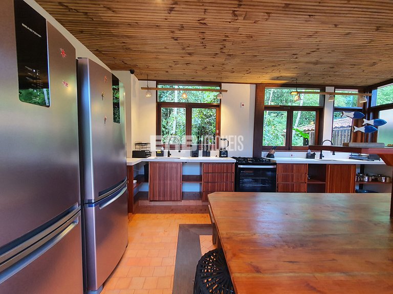 Casa com 5 suítes em Itamambuca