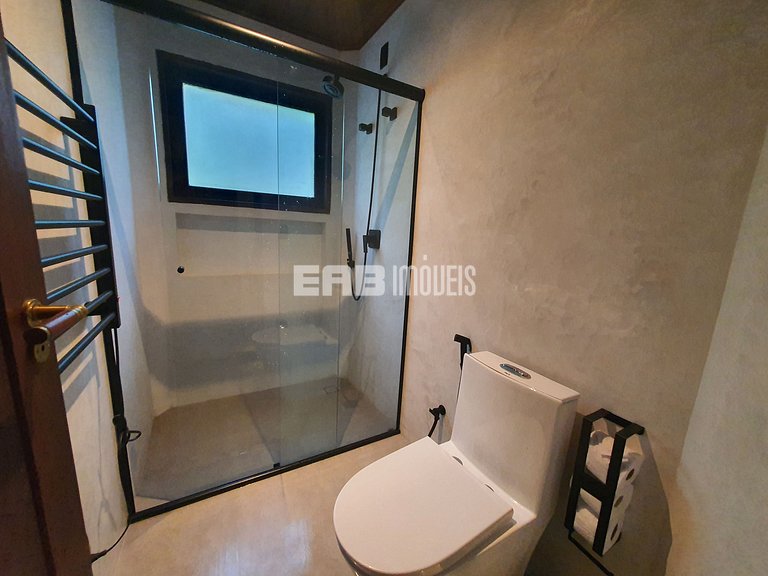 Casa com 5 suítes em Itamambuca