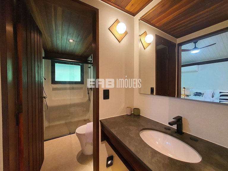 Casa com 5 suítes em Itamambuca