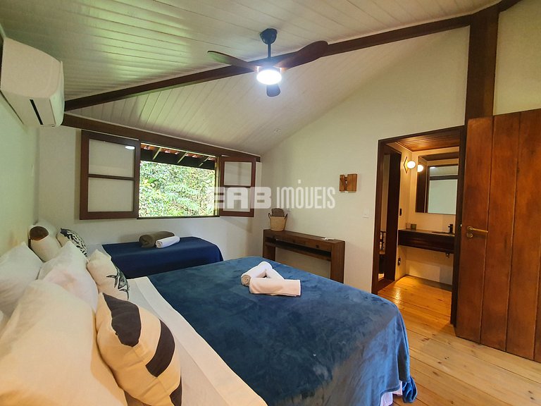 Casa com 5 suítes em Itamambuca