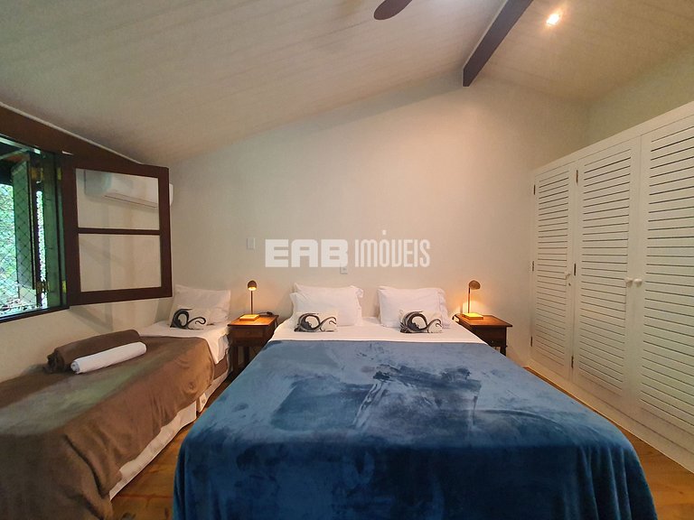 Casa com 5 suítes em Itamambuca