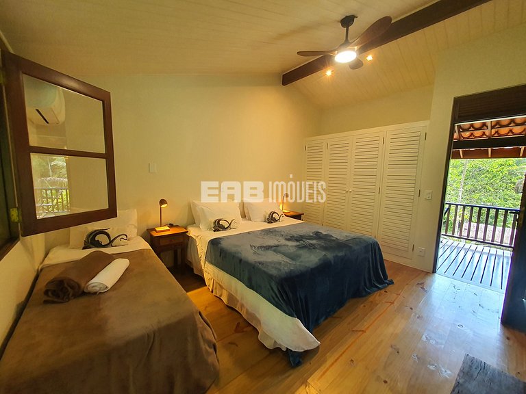 Casa com 5 suítes em Itamambuca