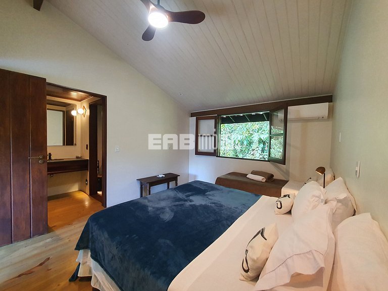 Casa com 5 suítes em Itamambuca