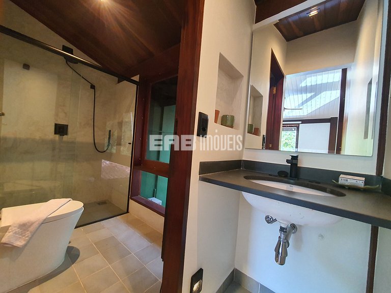 Casa com 5 suítes em Itamambuca