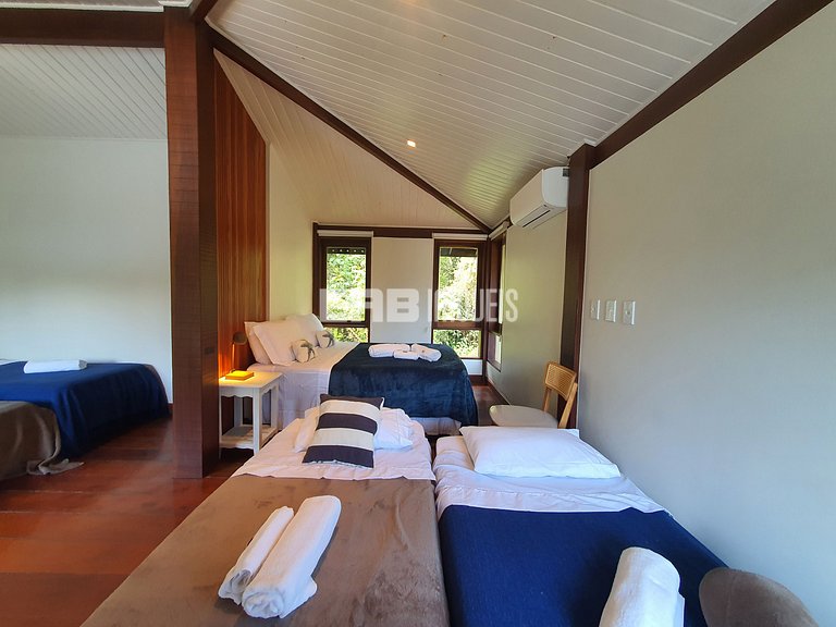 Casa com 5 suítes em Itamambuca