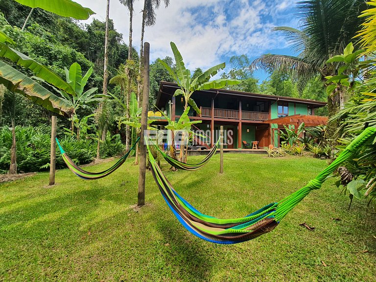 Casa com 5 suítes em Itamambuca