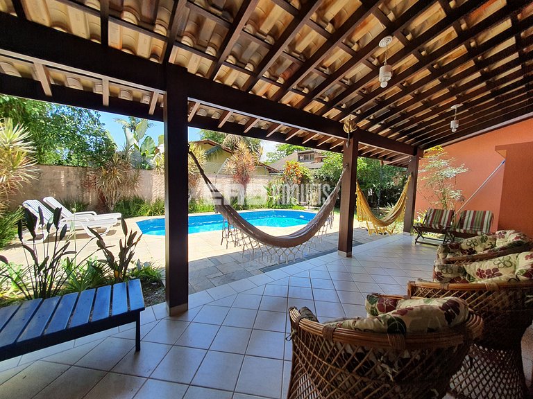 Com piscina e do lado do mar