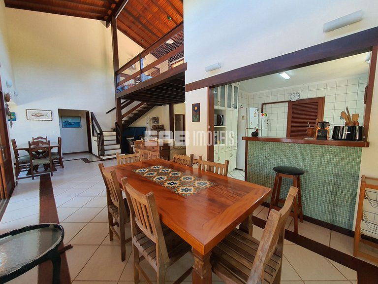 Com piscina e do lado do mar