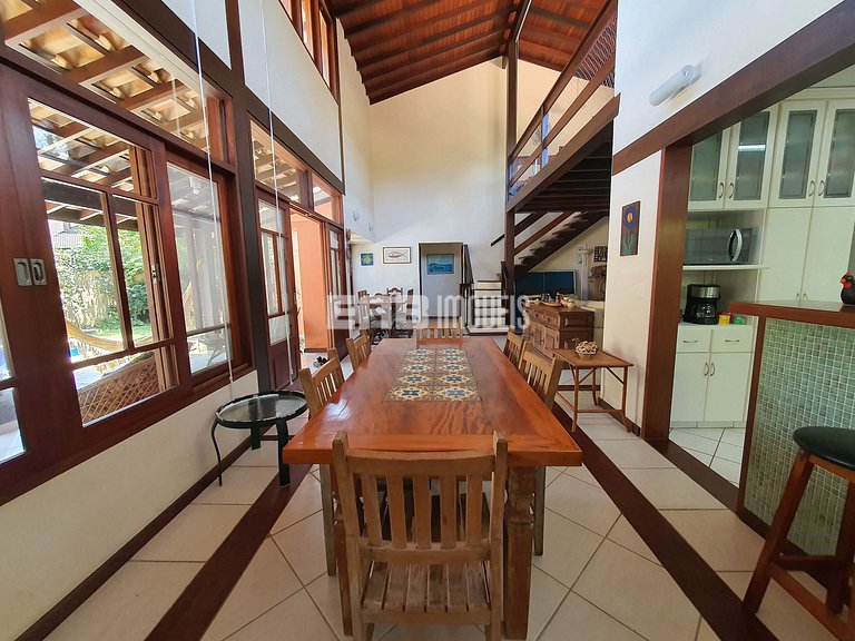 Com piscina e do lado do mar