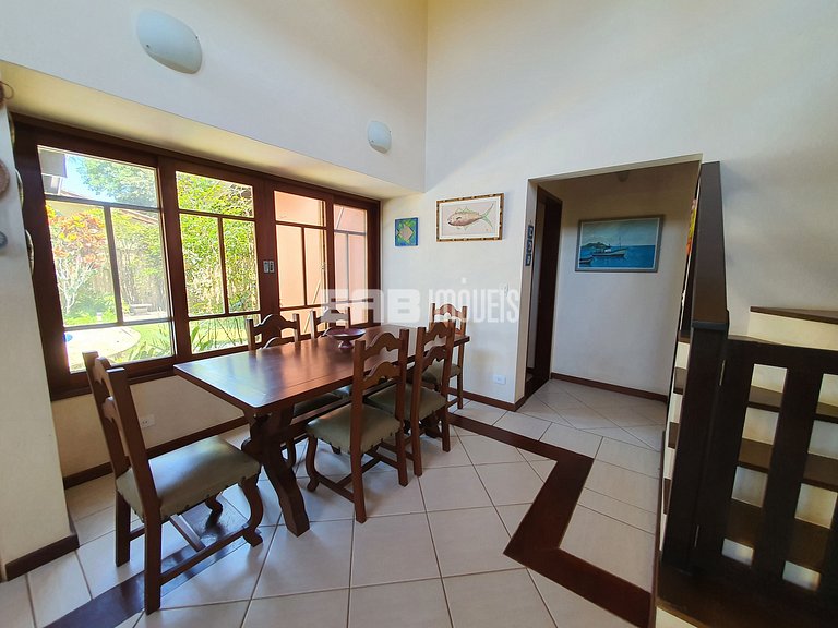 Com piscina e do lado do mar