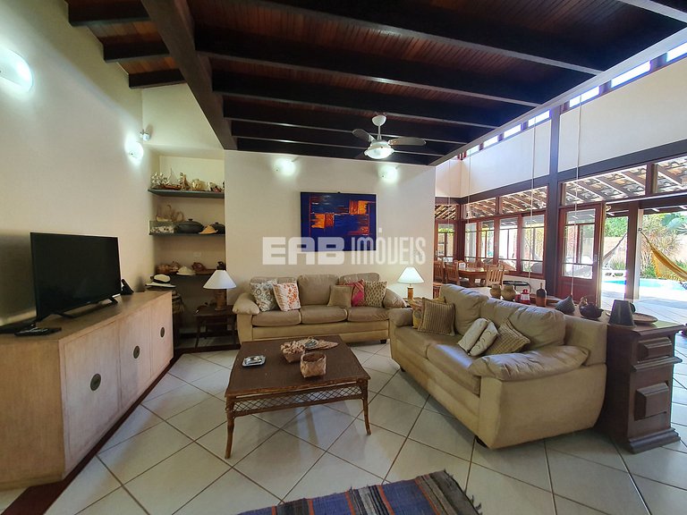 Com piscina e do lado do mar