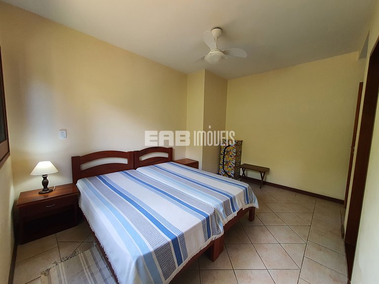 Com piscina e do lado do mar