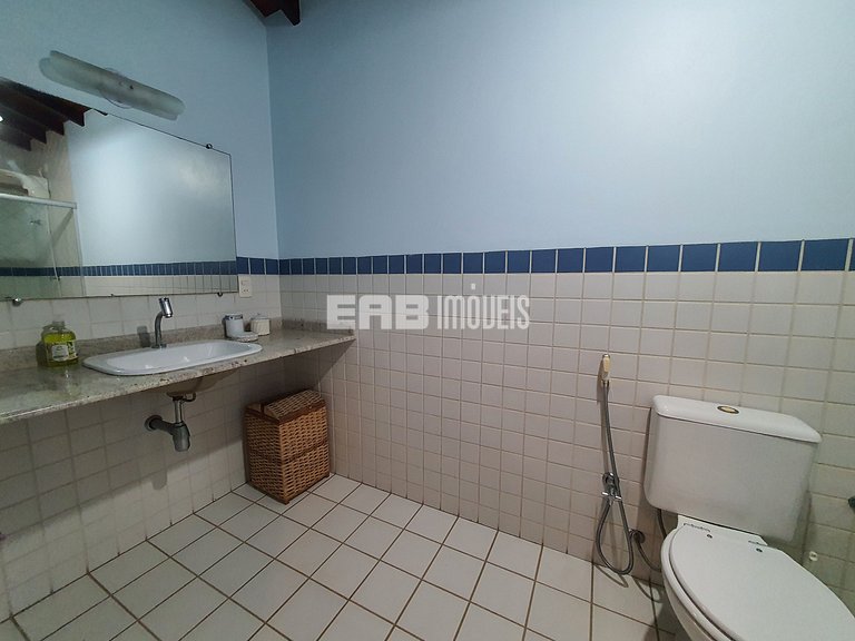 Com piscina e do lado do mar