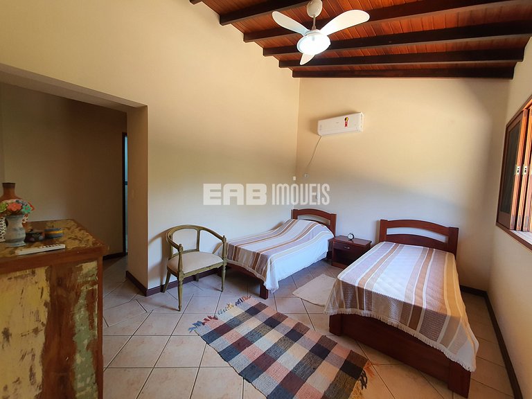 Com piscina e do lado do mar