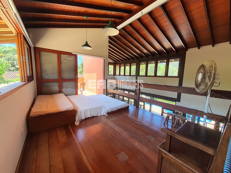 Com piscina e do lado do mar