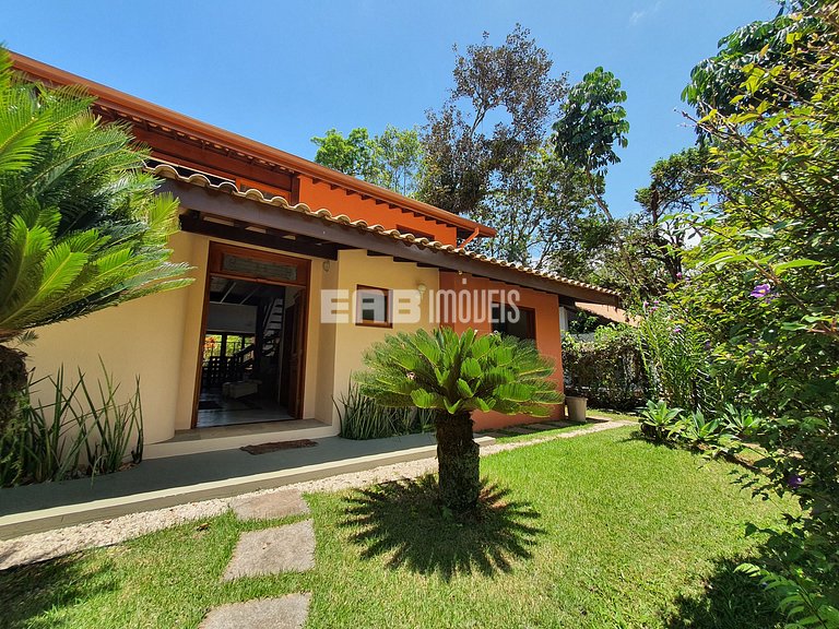 Com piscina e do lado do mar