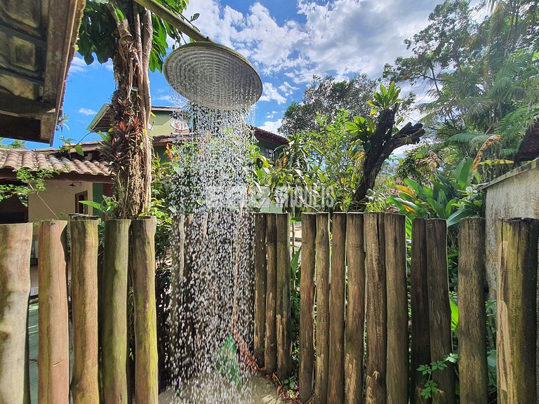 Linda casa com piscina e espaço gourmet na praia de Itamambu