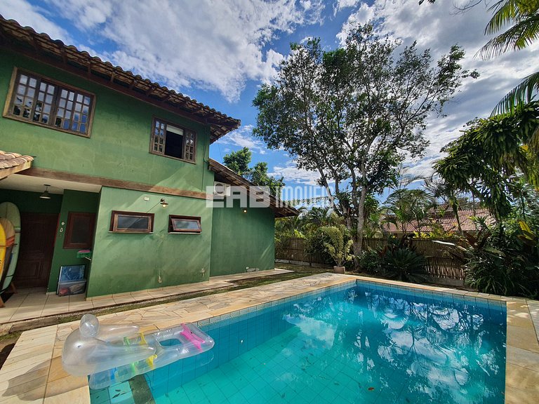 Linda casa com piscina e espaço gourmet na praia de Itamambu