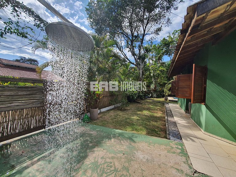 Linda casa com piscina e espaço gourmet na praia de Itamambu