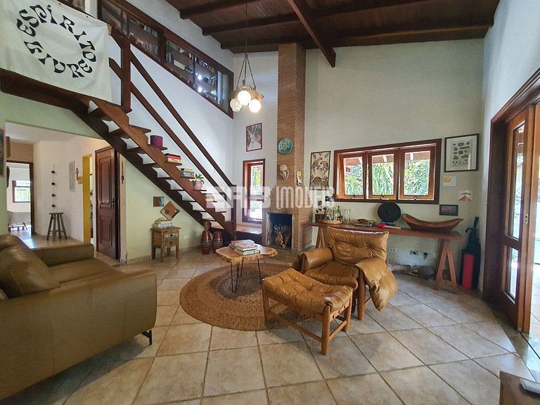 Linda casa com piscina e espaço gourmet na praia de Itamambu