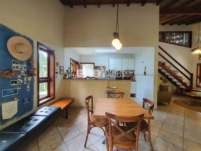 Linda casa com piscina e espaço gourmet na praia de Itamambu