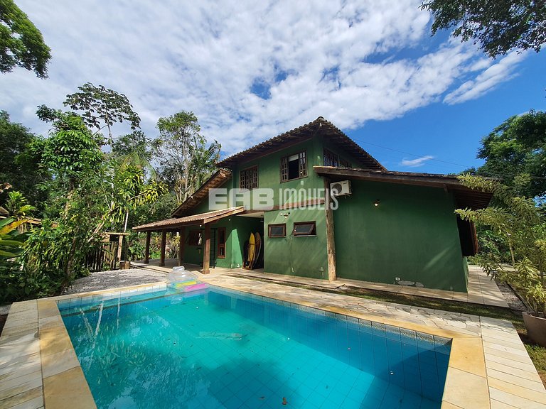 Linda casa com piscina e espaço gourmet na praia de Itamambu