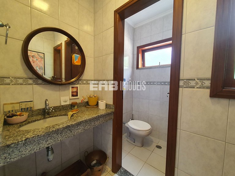 Linda casa com piscina e espaço gourmet na praia de Itamambu