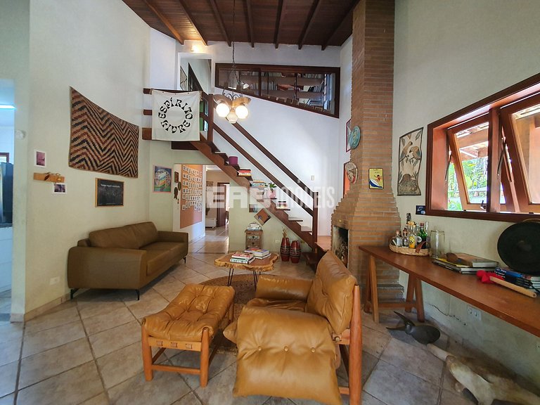 Linda casa com piscina e espaço gourmet na praia de Itamambu