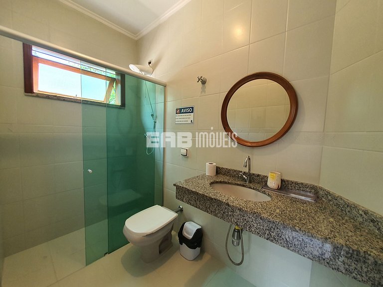 Linda casa com piscina e espaço gourmet na praia de Itamambu