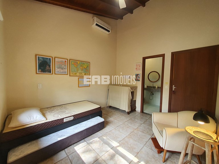 Linda casa com piscina e espaço gourmet na praia de Itamambu