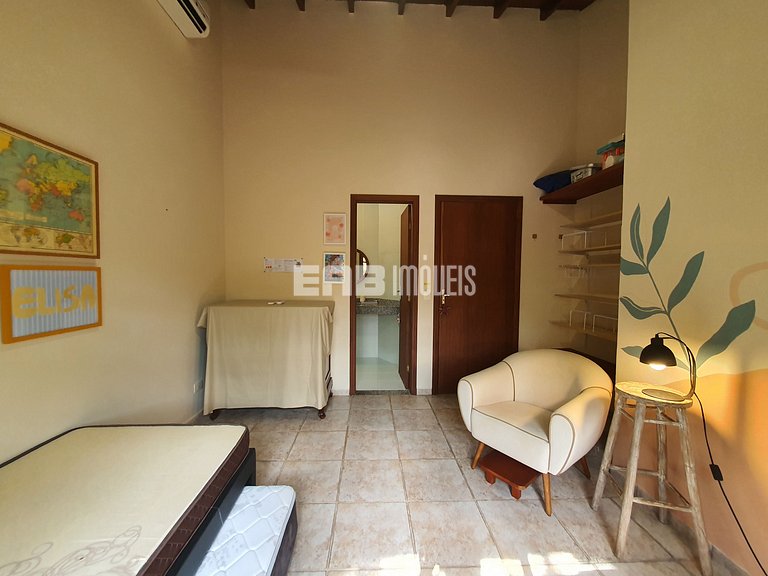 Linda casa com piscina e espaço gourmet na praia de Itamambu