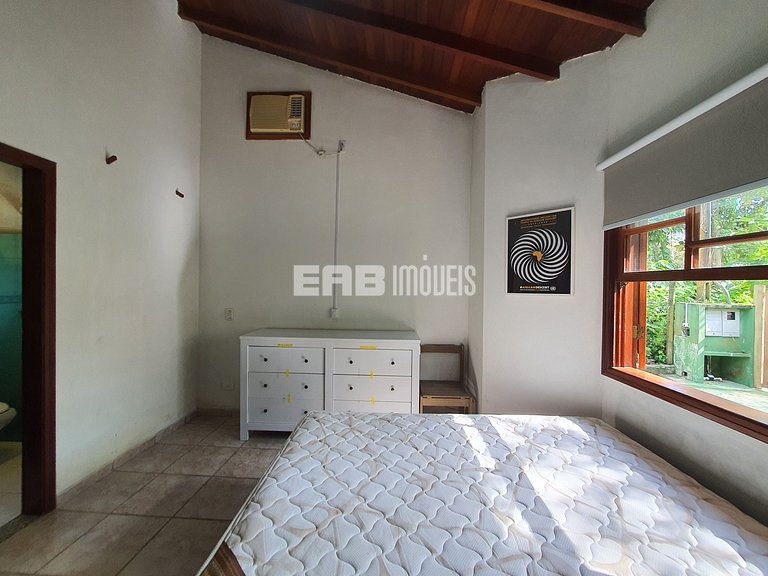 Linda casa com piscina e espaço gourmet na praia de Itamambu