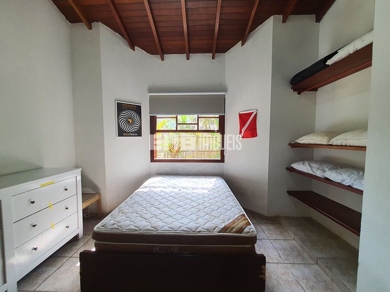 Linda casa com piscina e espaço gourmet na praia de Itamambu