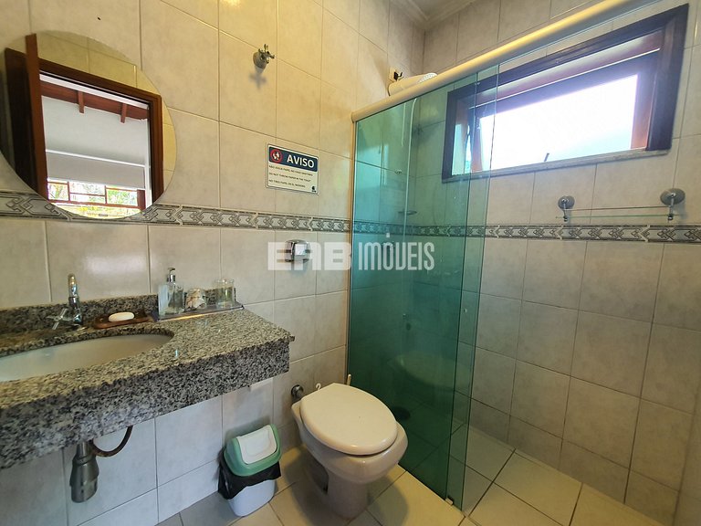 Linda casa com piscina e espaço gourmet na praia de Itamambu