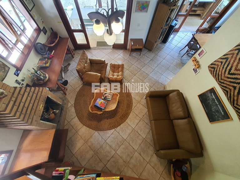 Linda casa com piscina e espaço gourmet na praia de Itamambu