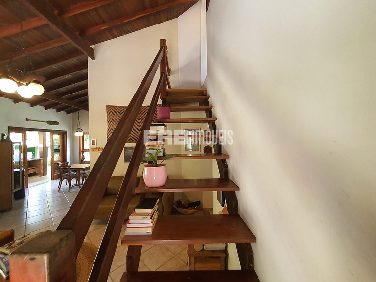 Linda casa com piscina e espaço gourmet na praia de Itamambu