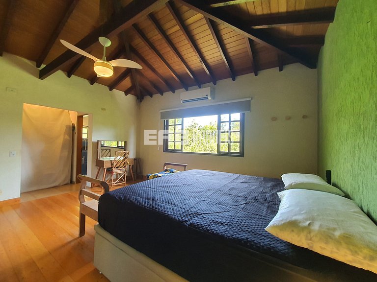 Linda casa com piscina e espaço gourmet na praia de Itamambu